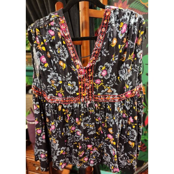 NEW Free People Floral Boho Top With V-Neck & Embroidered Details - Picture 3 of 13